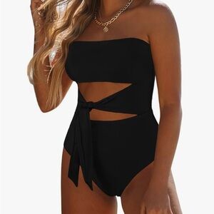 Elegant Black Strapless Swimsuit with Cutout
